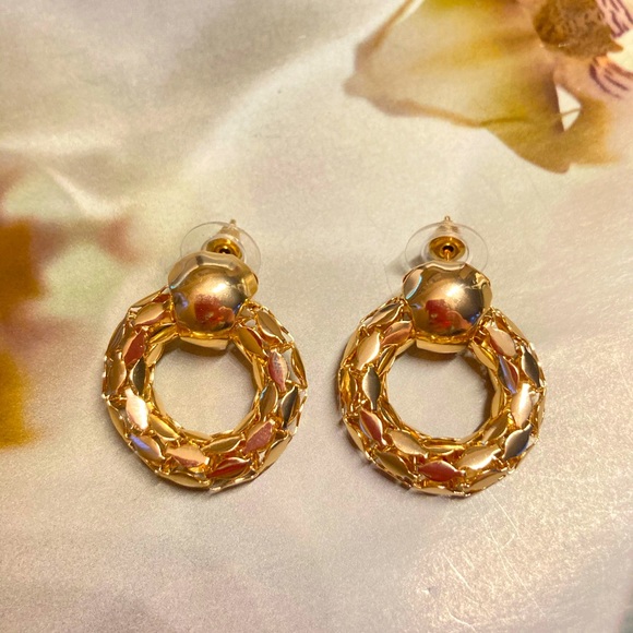 Fashion Gold Tone Circle Earrings - Picture 4 of 5